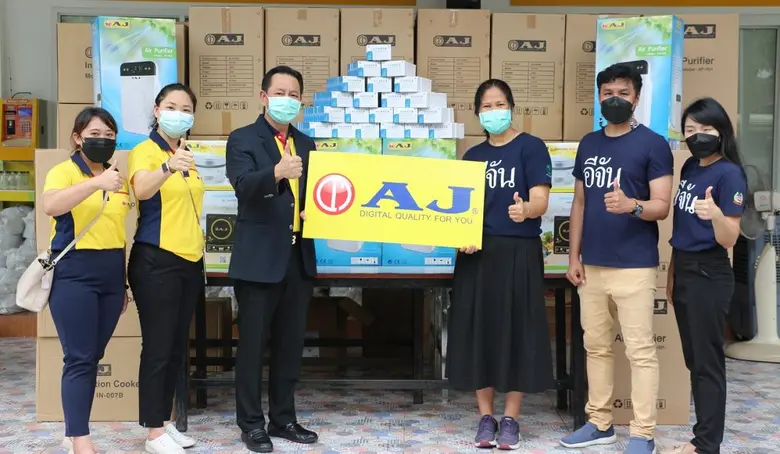 คุณพิชัย ปัญจสังข์ (ที่ 3 ซ้าย) ประธานเจ้...
