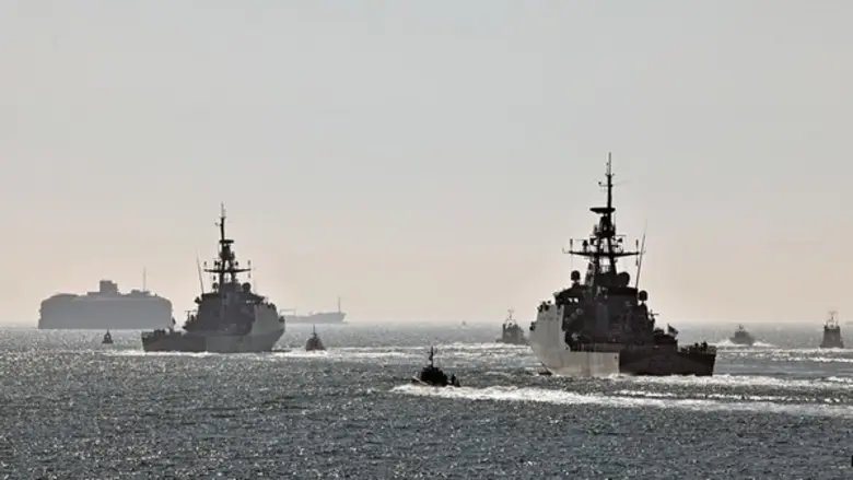 เรือ HMS Tamar และ HMS Spey ได้แล่นออกจาก...