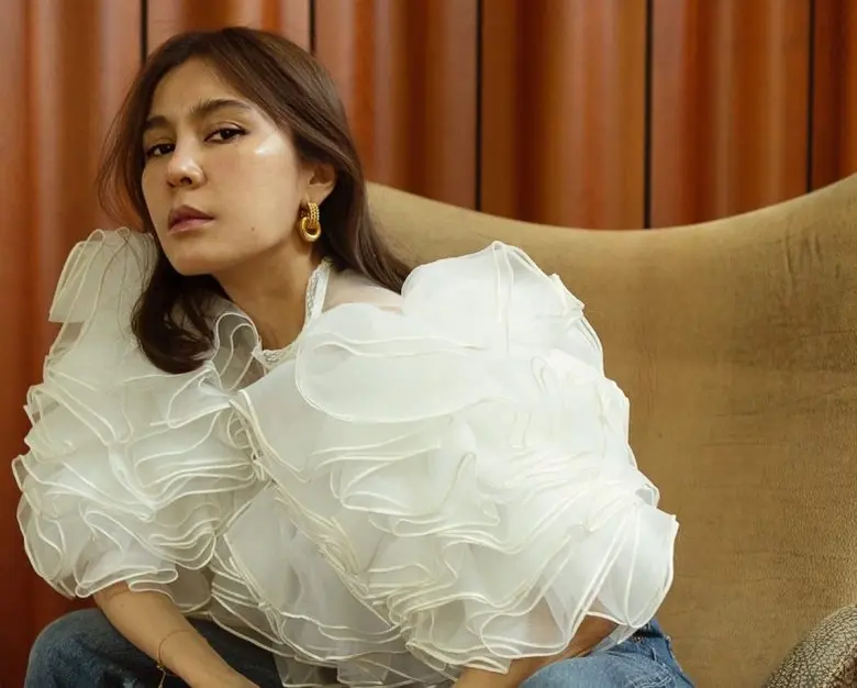 ส่อง 'ลิซ่า แบล็คพิ้งค์' ใส่ชุด 'แลนด์มี่' ในการสัมภาษณ์อย่างเป็นทางการครั้งแรกในเมืองไทย