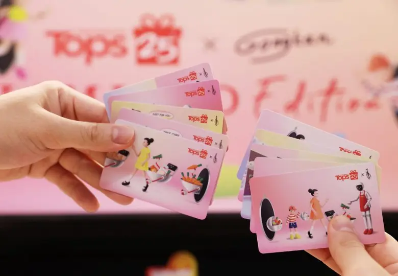 ท็อปส์ ฉลองครบรอบ 25 ปี คว้า "ก้องกาน"ศิลปินป็อปอาร์ตชื่อดัง  ออกแบบสินค้าคอลเล็กชั่นพิเศษ Tops 25th Anniversary X Gongkan