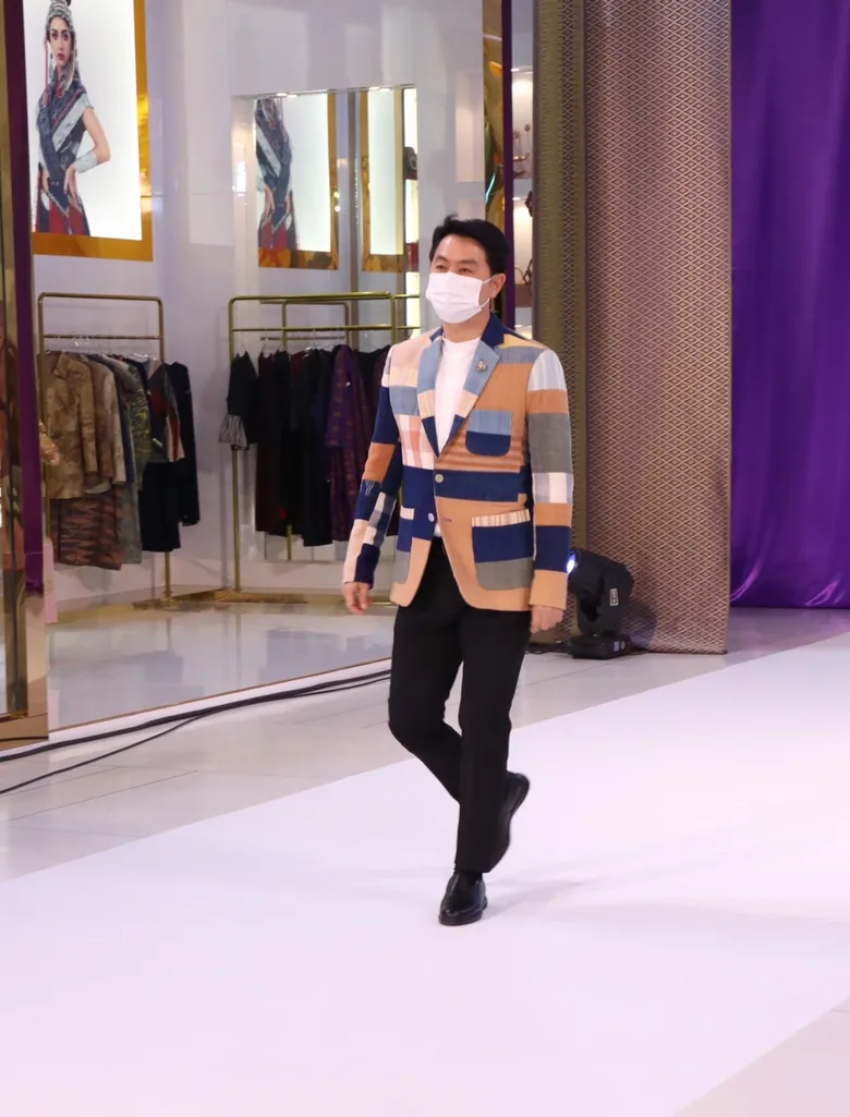วธ.สืบสานพระราชปณิธานสมเด็จพระบรมราชชนนีพันปีหลวง ขับเคลื่อนนโยบายรัฐบาลชวนคนไทย ใส่ผ้าไทย ภายใต้โครงการผ้าไทยสวมใส่ได้จริง "พลิ้ว" สร้างงาน สร้างรายได้สู่ชุมชน