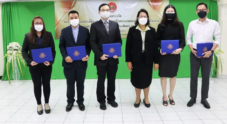 นางสาวยุวดี เอี่ยมสนธิทรัพย์ กรรมการผู้จั...