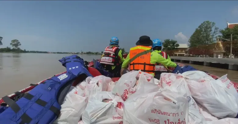[อัปเดต 2 ต.ค.64] ทีมบรรเทาสาธารณภัยป่อเต็กตึ๊ง เคลื่อนกำลังทีมกู้ชีพ กู้ภัย พร้อมอุปกรณ์การช่วยเหลือและโรงครัวเคลื่อนที่ เข้าช่วยเหลือผู้ประสบภัยน้ำท่วม จ.สิงห์บุรี
