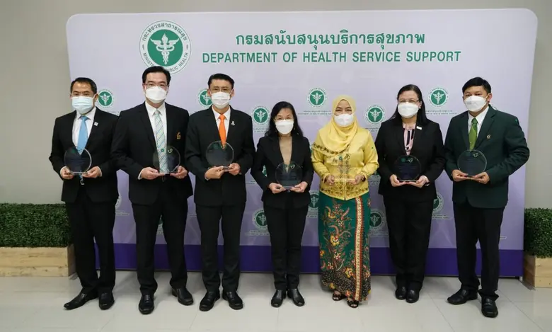 SME D Bank รับมอบโล่ประกาศเกียรติคุณจากรองนายกฯ และรมว.สาธารณสุข ร่วมบริการ "Call Center หมอพร้อม"  ให้ข้อมูลประชาชนฉีดวัคซีนป้องกันโควิด-19