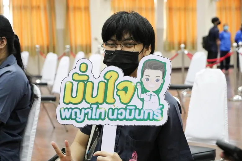ร.อ.นพ.ยงยุทธ มัยลาภ ผอ. ร.พ. พญาไท นวมินทร์ ลงพื้นที่ฉีดวัคซีนเตรียมความพร้อมนักเรียนก่อนเปิดเทอม