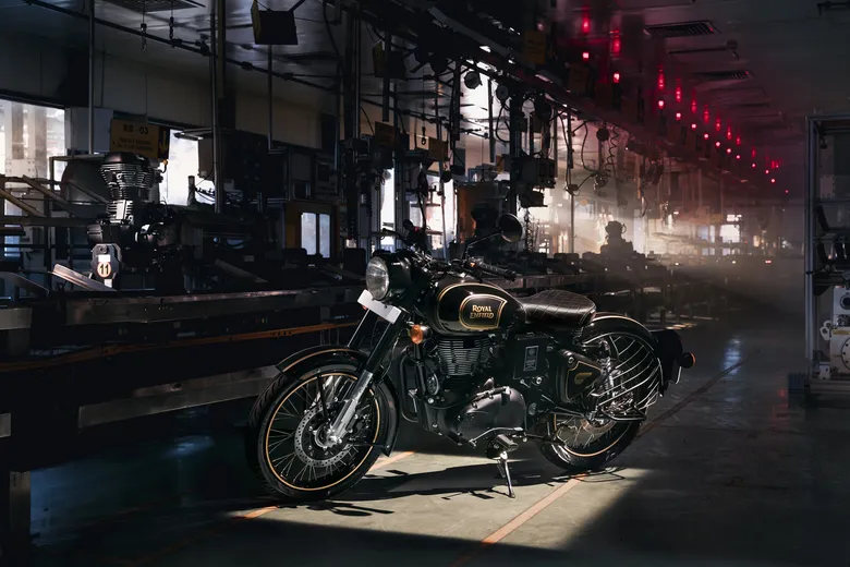รอยัล เอนฟิลด์ ประกาศวางจำหน่ายรถจักรยานยนต์ซีรีส์พิเศษ Classic 500 Tribute Black Limited Edition ในประเทศไทยอย่างเป็นทางการ