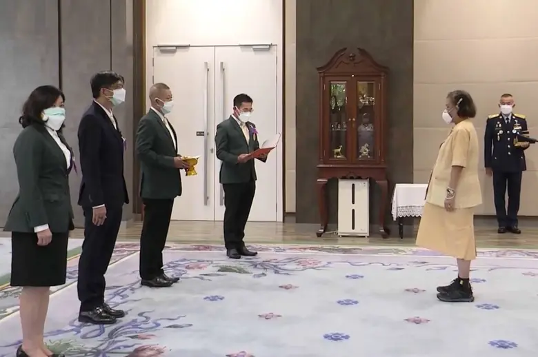 สมเด็จพระกนิษฐาธิราชเจ้า กรมสมเด็จพระเทพรัตนราชสุดาฯ สยามบรมราชกุมารี                                                 พระราชทานพระราชวโรกาสให้สมาคมฯ ศิษย์เก่า มจธ. เฝ้าทูลละอองพระบาท