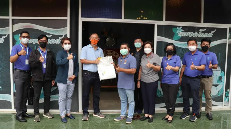 คณะกรรมการบริหาร SME D Bank ลงพื้นที่ จ.เพชรบุรี-ประจวบคีรีขันธ์ เยี่ยมชมกิจการลูกค้า พร้อมมอบนโยบายสาขาหนุน SMEs เข้าถึงแหล่งทุน