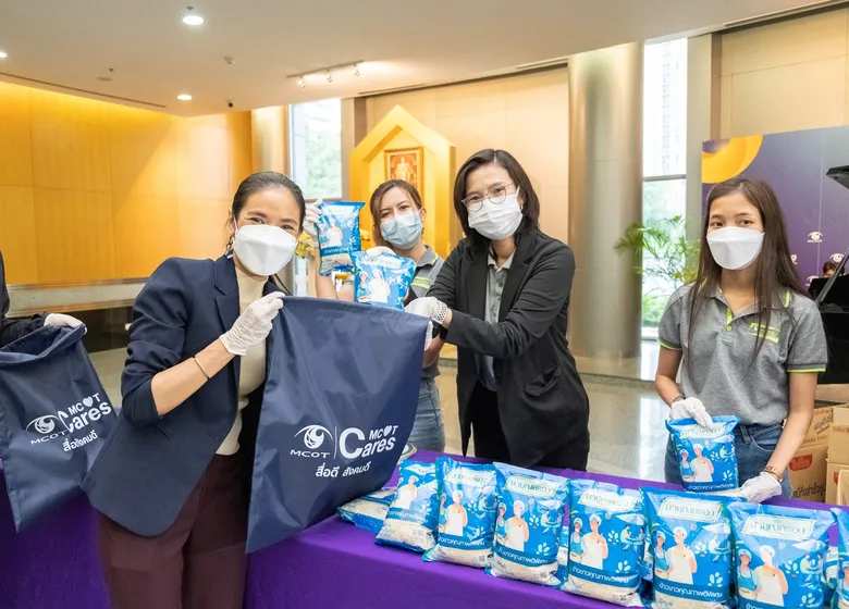 ข้าวมาบุญครอง ร่วมกับโครงการ MCOT Cares ช่วยเหลือผู้ประสบภัยชาวอยุธยา