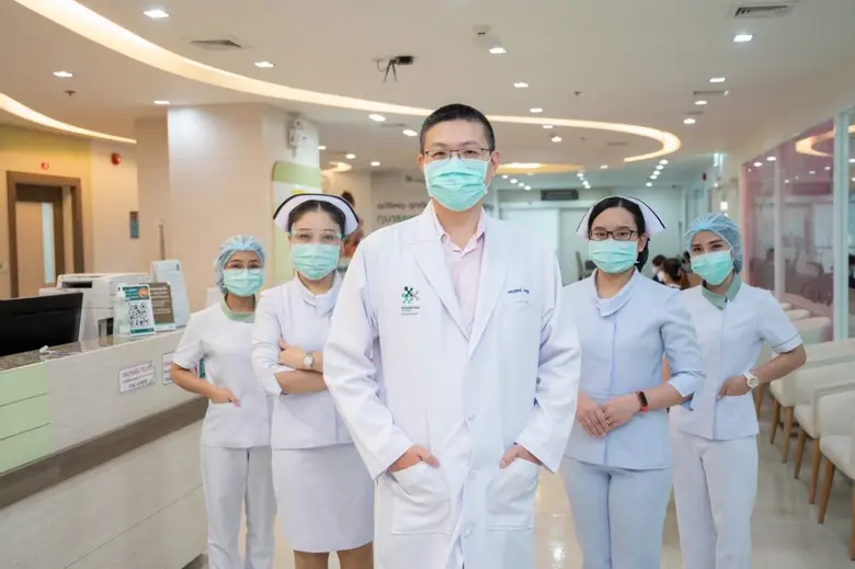 ศูนย์มะเร็งอายุรวิวัฒน์ โรงพยาบาล พญาไท นวมินทร์  ย้ำความแข็งแกร่งทีมแพทย์ พร้อมทางเลือกการรักษาจาก 'สารสกัดกัญชา' พ่วงบริการดูแลญาติผู้ป่วยอย่างใกล้ชิด
