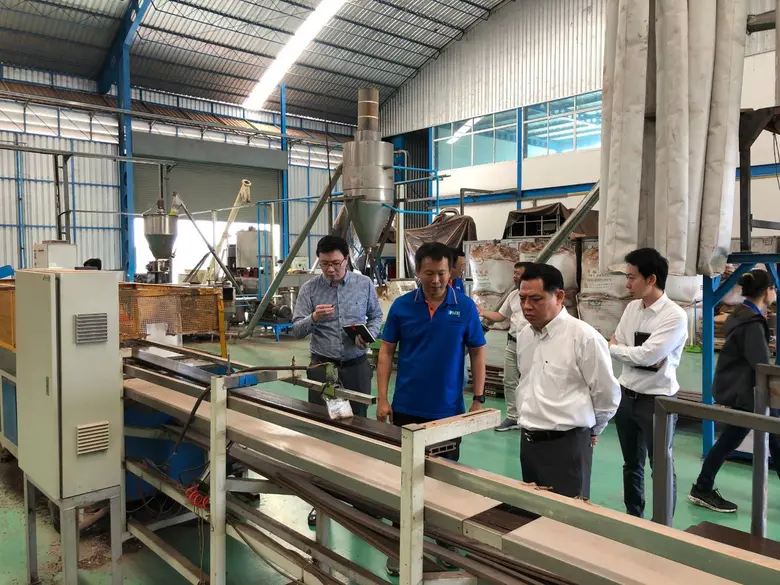 5 องค์กรชั้นนำร่วมลดขยะอย่างยั่งยืน ดัน "กรีนพลาส พาเลท" ไม้เทียมจากพลาสติกใช้แล้วเพื่องานขนส่งอุตสาหกรรม