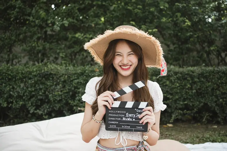 สะกดทุกสายตาไปกับความน่ารักสดใส ของ "นาน่า-ศวรรยา" หลังลงคลิปคัฟเวอร์เพลงฮิต กระแส Viral บน IG อย่าง "Every Second" ของศิลปินหน้าใหม่มาแรง "Mina Okabe"