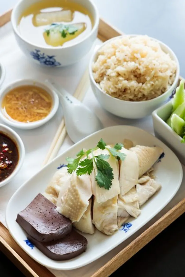 สุดยอดเชฟแห่ง 'มณเฑียร สุรวงศ์' พลิกฟื้นรสชาติคลาสสิกสู่หัวใจคนมิลเลเนียล