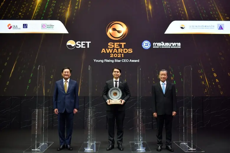 "เอกรัตน์ แจ้งอยู่" CEO เข้ารับรางวัล Young Rising Star Award งาน SET Awards 2021