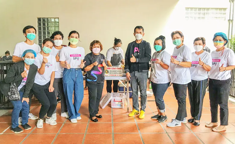 ขอบคุณ! ดร.อภิรดี อำนรรฆมณี ผอ.สำนักหอสมุด SPU มอบอาหารกลางวัน สนับสนุนบุคลากรทางการแพทย์และอาสาสมัคร ศูนย์ฉีดวัคซีนมหาวิทยาลัยศรีปทุม