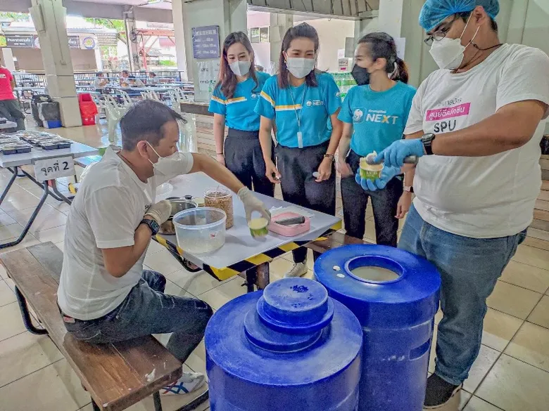 ขอบคุณ! ดร.อภิรดี อำนรรฆมณี ผอ.สำนักหอสมุด SPU มอบไอศกรีมกระทิสดมหาชัย สนับสนุนบุคลากรทางการแพทย์และอาสาสมัคร ศูนย์ฉีดวัคซีน ม.ศรีปทุม