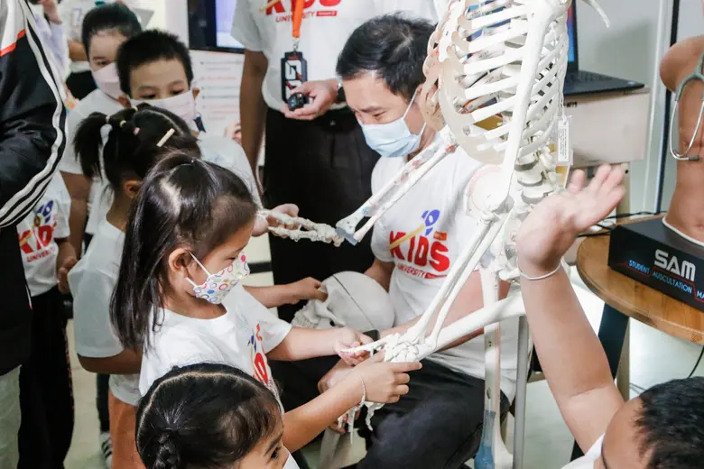 สจล. เปิด "มหาวิทยาลัยเด็กเล็ก" ปี 2 หลักสูตรเฟ้นหา "นิว สกิล" เด็กรุ่นจิ๋ว หวังทลายกำแพงการสร้างเด็กไทยโฉมใหม่ให้ก้าวล้ำนานาชาติ