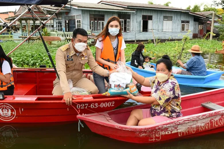 UREKA บริจาคถุงยังชีพให้ผู้ประสบภัยน้ำท่วม