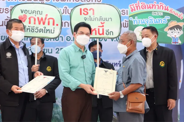 จุรินทร์ควง 3 รมช.ทัวร์พังงา อัดงบฟื้นฟูอาชีพ-แจกคืนโฉนดที่ดินให้สมาชิก กฟก.