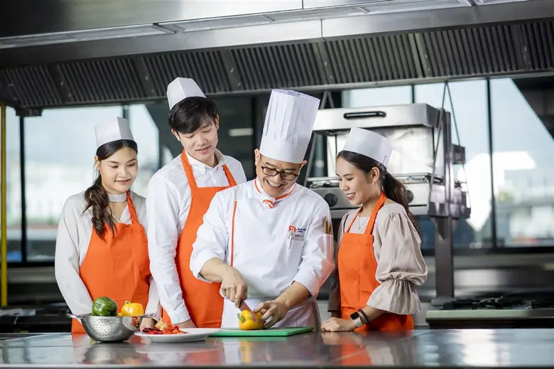 เรียนรู้สูตรเด็ดพิชิตใจผู้บริโภค กับหลักสูตร "ตำ ยำ ย่าง" ที่ วิทยาลัยดุสิตธานี