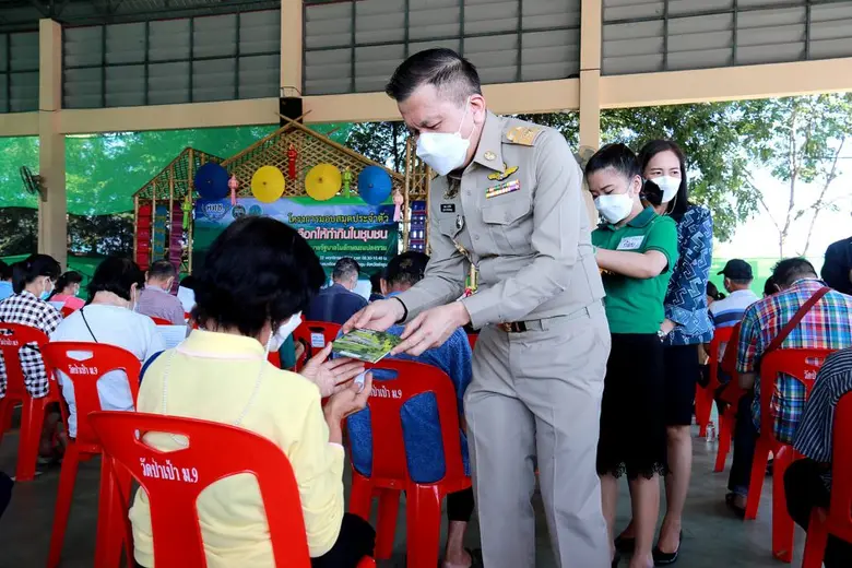 กรมที่ดิน เดินหน้า มอบสมุดประจำตัวผู้ได้รับการคัดเลือกให้ทำกินในชุมชน (คทช.) จังหวัดลำพูน