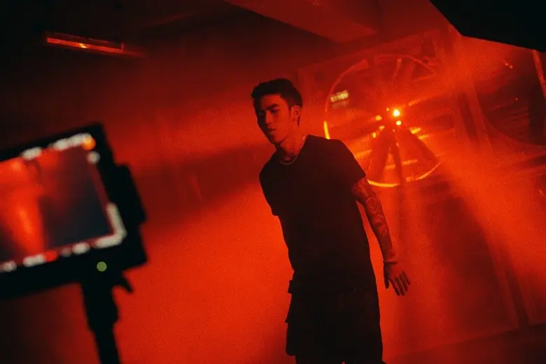 "IRONBOY" ฮิปฮอปหน้าใหม่ รันวงการแรป ปล่อยเพลง "Let's Be Friends" ดึงแรปเปอร์รุ่นพี่ "TWOPEE" และ "DJAYBUDDAH" ร่วมแจมความมัน