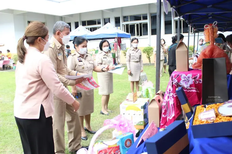 พช.ชุมพร เปิดตลาดช่วยเหลือผู้ประกอบการชุมชน