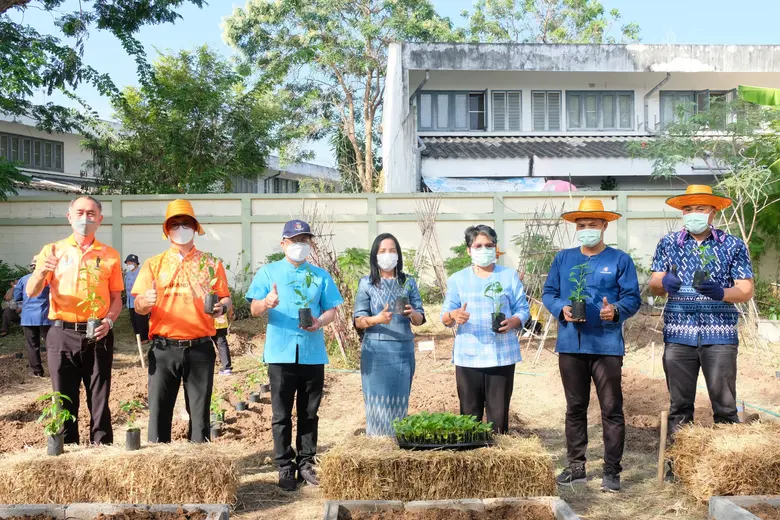 โคราชเปิดจวนผู้ว่าฯ ปลูกผักสวนครัว เปิดศูนย์แบ่งปัน