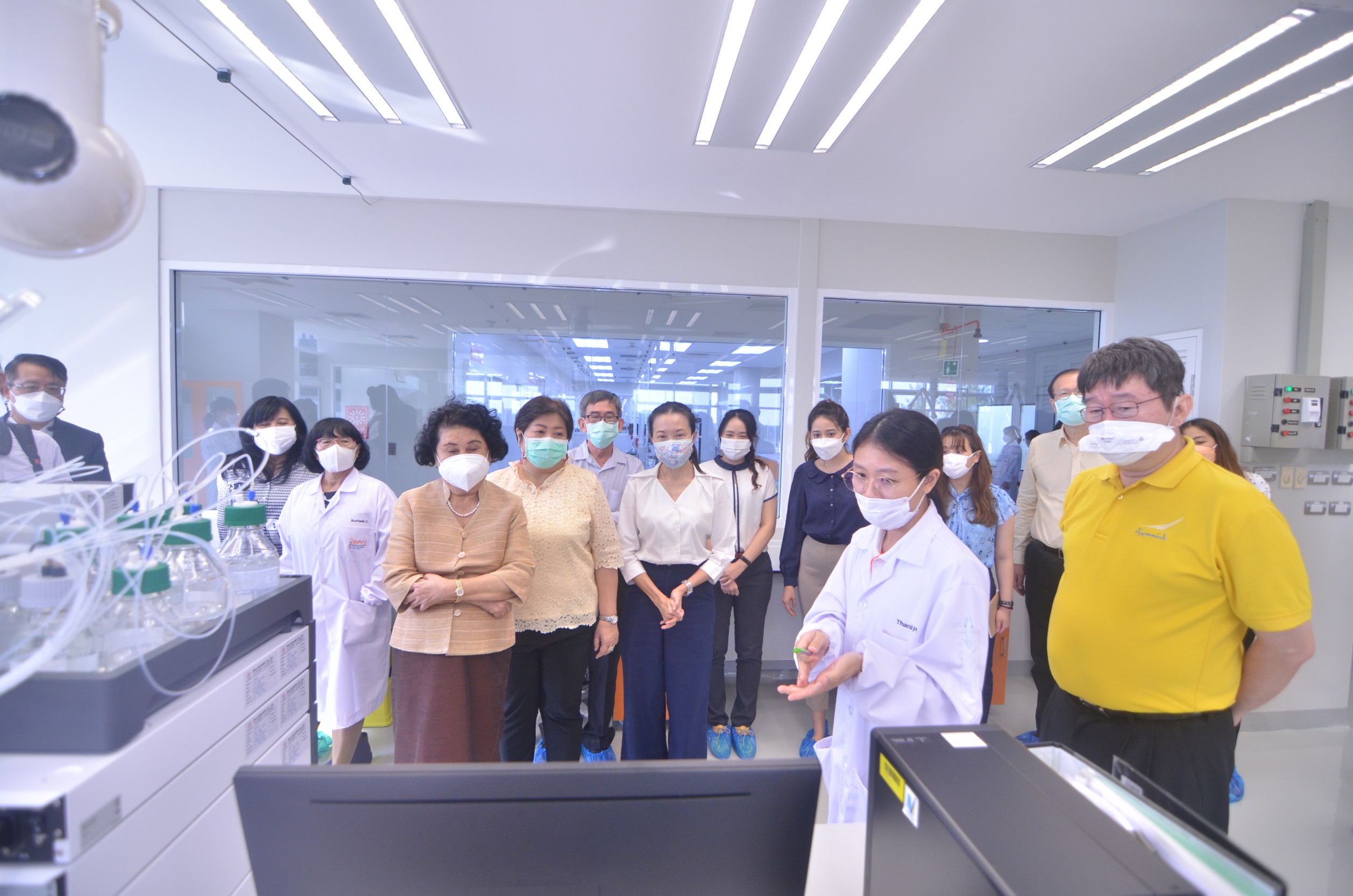 มจธ. คืบหน้าเตรียมความพร้อมสถานที่ผลิตวัคซีน COVID-19 พร้อมห้องปฏิบัติการเฉพาะทางวิเคราะห์และทดสอบคุณสมบัติยาชีววัตถุและวัคซีน มาตรฐานสากล ใช้เองในประเทศ