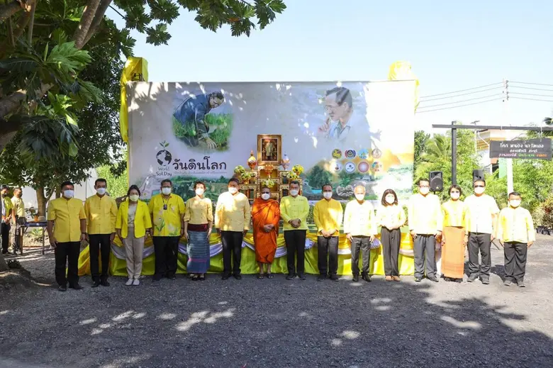 อธิบดี พช. และภาคีเครือข่ายร่วมกิจกรรม"วันดินโลก" (World Soil Day) ประจำปี2564