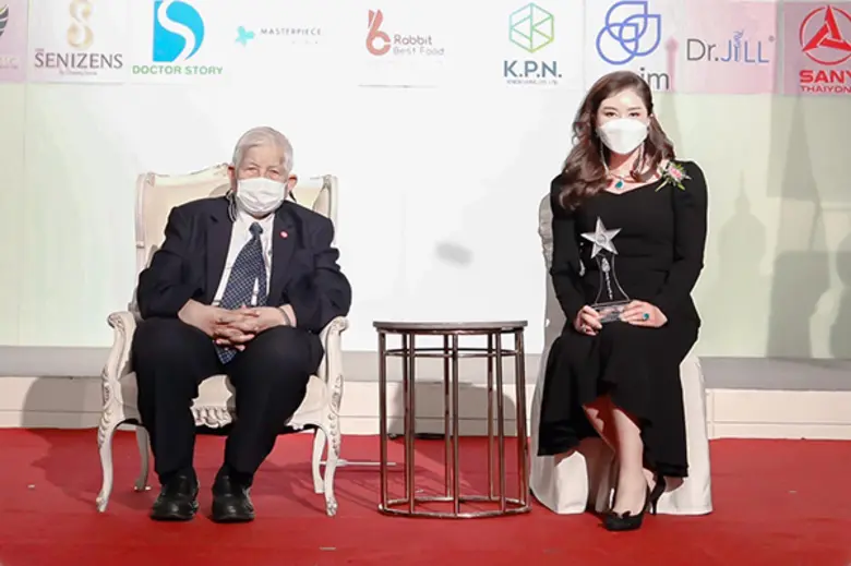 CEO เนเจอร์ เฮิร์บ รับรางวัลบุคคลคุณภาพแห่งปี 2021 จากมูลนิธิสภาวิทยาศาสตร์และเทคโนโลยีแห่งประเทศไทย (มสวท.)
