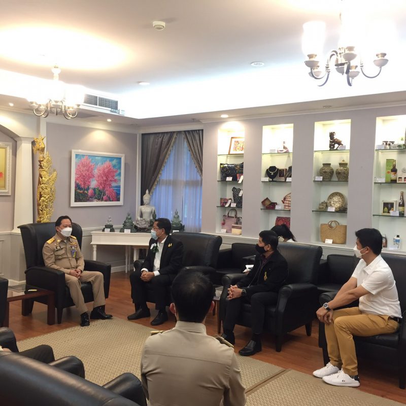 มทร.ล้านนา พร้อมร่วมพัฒนาจังหวัดเชียงราย หารือผู้ว่าเชียงราย ดึงศักยภาพอาจารย์ นำองค์ความรู้ ยกระดับคุณภาพชีวิตประชาชน เป็นสถาบันการศึกษาเคียงข้างสังคม