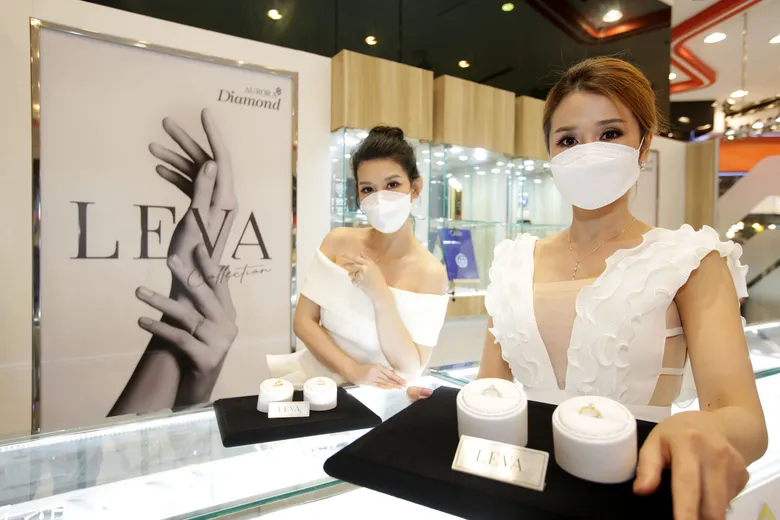 "ออโรร่า ไดมอนด์" เปิดตัว "LEVA Collection" ครั้งแรก ของเพชรแท้ประกายความงามสมบูรณ์แบบ ที่สร้างความยั่งยืนเพื่อโลกในอนาคต
