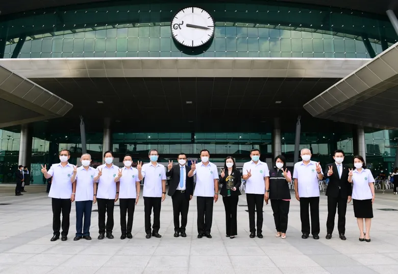 รองนายกฯ และ รมว.สธ. มอบโล่ขอบคุณ CPF สนับสนุนอาหารคุณภาพปลอดภัย ให้ทีมแพทย์-ปชช. สะท้อนภารกิจเพื่อชาติสู้โควิด-19 บรรเทาความเดือดร้อนของสังคม