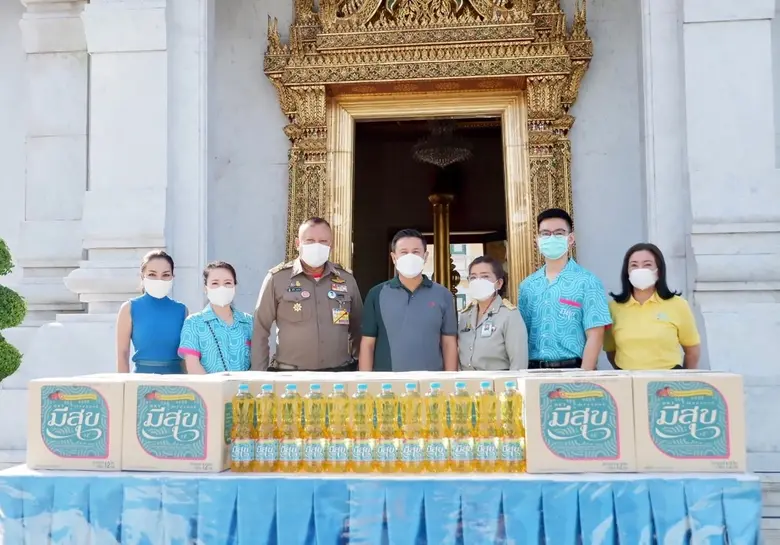 กลุ่มพีทีจี ร่วมสนับสนุนน้ำมันปาล์มมีสุข ให้กับศาลหลักเมือง กทม. และโรงครัววัดโมลีโลกยารามราชวรวิหาร
