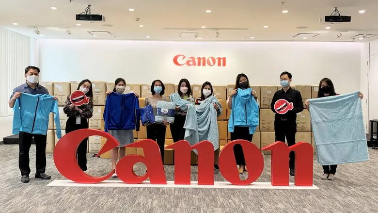 แคนนอน มอบผ้าห่ม เสื้อกันหนาวจำนวนกว่า 1,500 ชุดให้นักเรียนในชุมชนบนดอยสูง