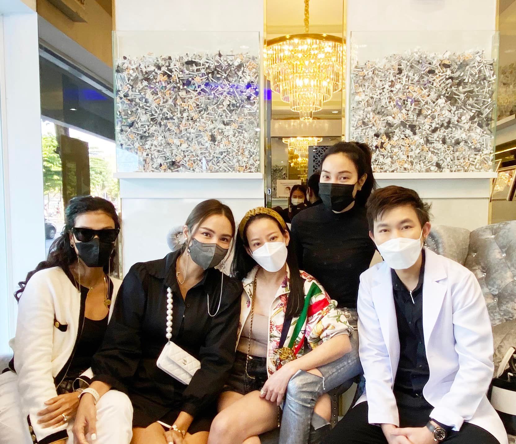เปิดประวัติคุณหมอเมฆ คุณหมอคนดังขวัญใจดาราเซเลบไทย