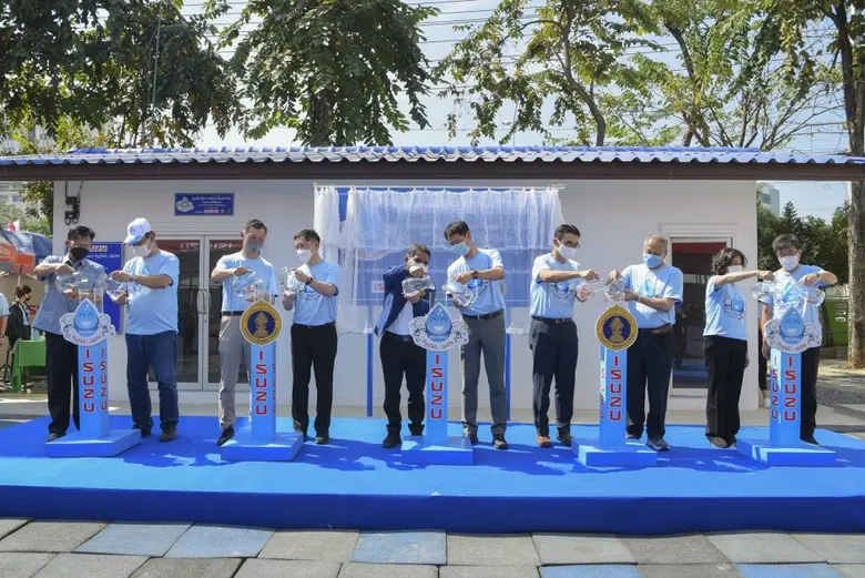 "อีซูซุให้น้ำ...เพื่อชีวิต" ปีที่ 10 เดินหน้าส่งมอบระบบน้ำดื่มสะอาดครบวงจรแก่โรงเรียนแห่งที่ 39 ในจังหวัดนครปฐม ท่ามกลางสถานการณ์โควิด - 19