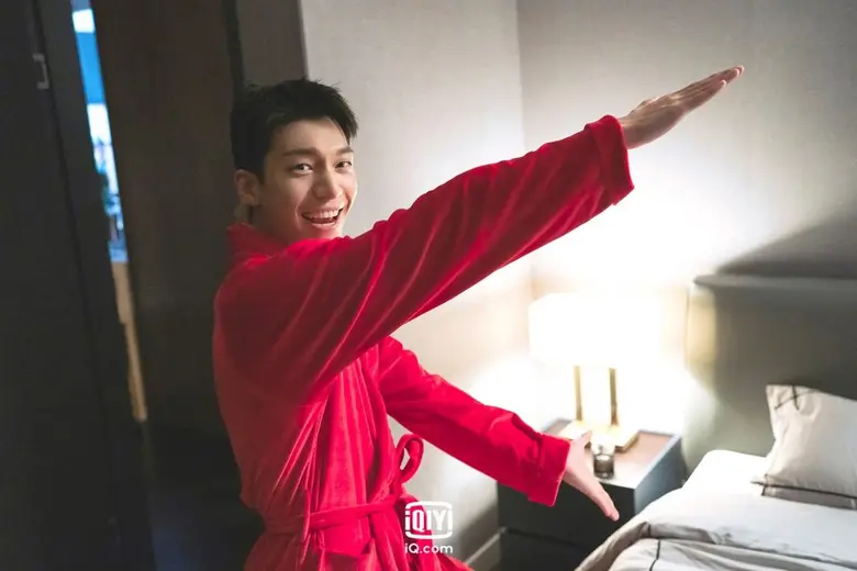 iQiyi (อ้ายฉีอี้) ปักหมุด 2 ซีรีส์เกาหลีสุดท็อปฟอร์ม จากซุปตาร์ตัวท็อปชายสายเกา เรน และ คิมบอม ใน "Ghost Doctor" อีดงอุค และ วีฮาจุน ใน "Bad and Crazy"