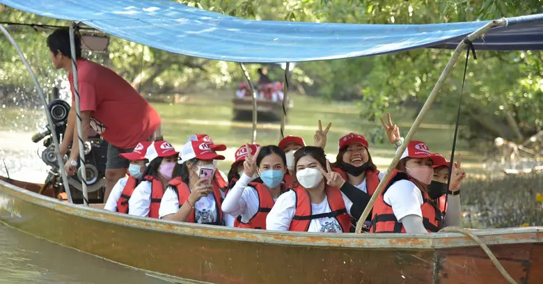 "ชลิต อินดัสทรีฯ" ชวนพนักงาน ใส่ใจสิ่งแวดล้อม รวมพลังปลูกป่าชายเลน บ้านคลองโคน สมุทรสงคราม