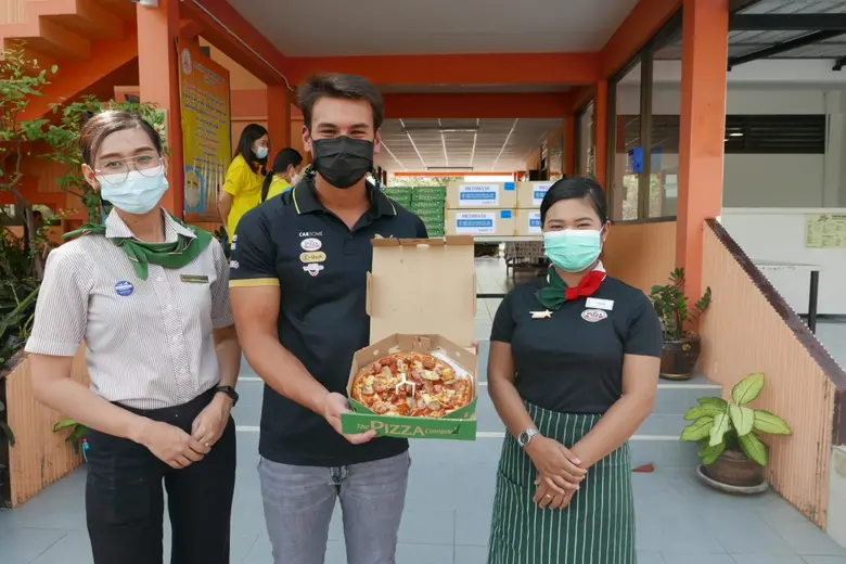 แซนดี้เลี้ยงพิซซ่า พร้อมบริจาคหน้ากากอนามัยแก่เยาวชนผู้ด้อยโอกาส ณ สถานคุ้มครองสวัสดิภาพเด็กระยอง จ.ระยอง