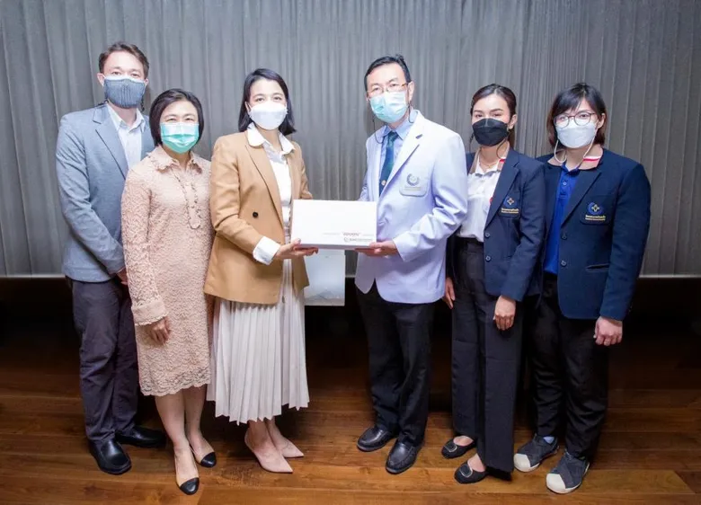 ทุกน้ำใจมีคุณค่า…โรงพยาบาลบ้านแพ้ว มอบของที่ระลึกขอบคุณ มูลนิธิศุภชัย-บุษดี เจียรวนนท์ ในการสนับสนุนและร่วมเชิญชวนบริจาคสมทบทุนสร้าง