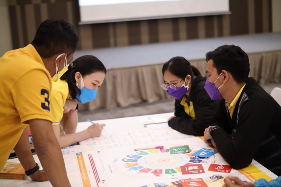ครูอาจารย์ ทั่วประเทศ น้อมนำแนวพระราชดำรัส การเข้าถึง "เศรษฐกิจพอเพียง" โดยการลงมือทำ และเข้าใจระบบนิเวศน์แบบองค์รวม