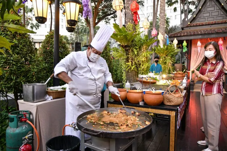 "RAAN DUNG ROSS DED: RDRD STREET FOOD MARKET @SALATHIP" AT SHANGRI-LA BANGKOK