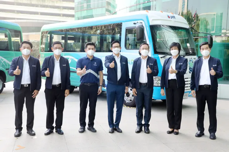 "สกุลฎ์ซี" ส่งมอบรถมินิบัสไฟฟ้า (E-BUS) รุ่นแรก ถึงมือ ปตท. "อรุณ พลัส" จำนวน 5 คัน ฝีมือคนไทย