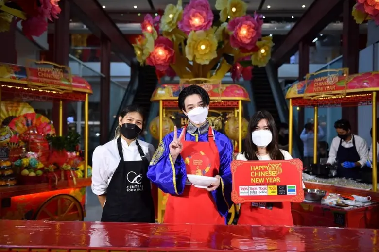 กรี๊ดสนั่นลั่น "เซ็นทรัล ฟู้ด ฮอลล์" ชวน "บาส-สุรเดช" อวดฝีมือขั้นเซียน ทำเมนูมงคลให้แฟนคลับเฮง เฮง ลัคกี้รับตรุษจีนปีเสือทอง