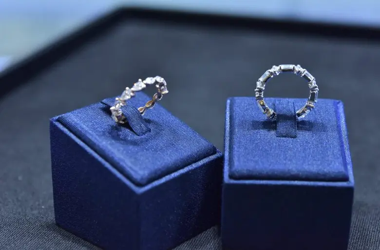 เผยเคล็ด (ไม่) ลับ วาเลนไทน์นี้หวานระยิบระยับจาก Proud Gems