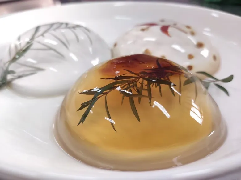 วศ. ร่วมมือ มรภ.ภูเก็ต พัฒนาผลิตภัณฑ์อาหารรูปแบบใหม่ ด้วยศาสตร์ Molecular Gastronomy ยกระดับการเพิ่มมูลค่าวัตถุดิบในท้องถิ่น