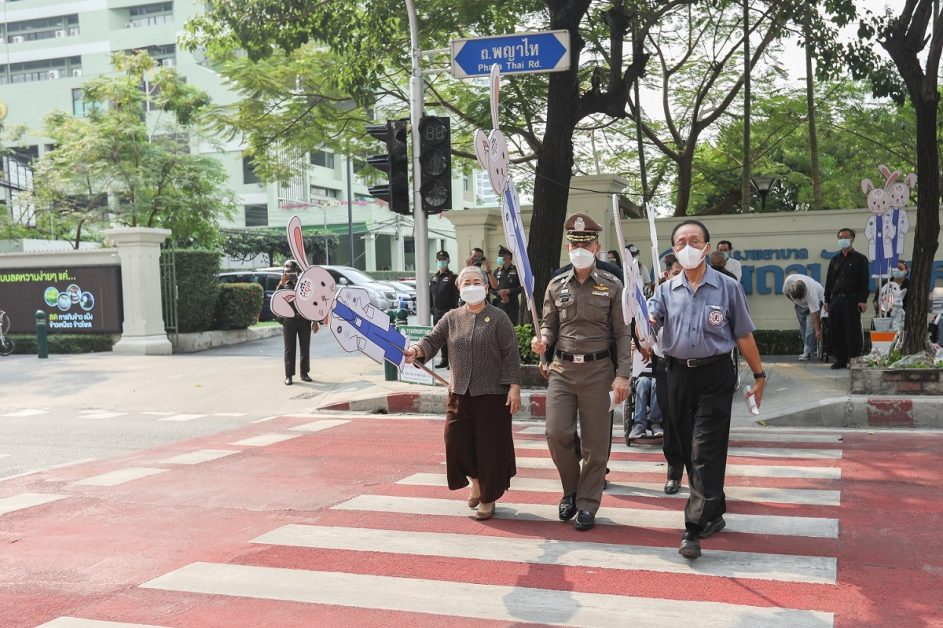 วิริยะประกันภัยร่วมรณรงค์หยุดรถทางม้าลาย