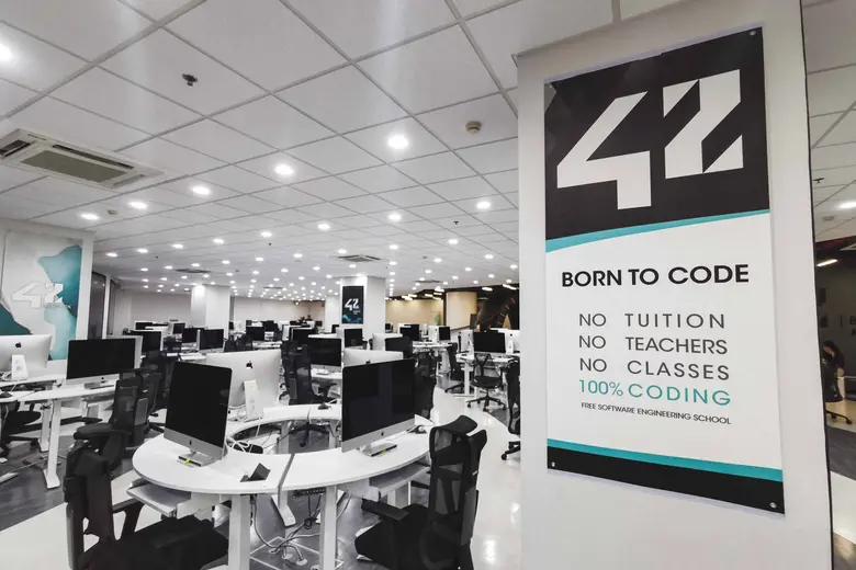 42 Bangkok ชี้เทรนด์การเรียนสุดล้ำปี 2022 "ไม่มีค่าเทอม ไม่มีครู ไม่มีใบปริญญา" ผลิต "โปรแกรมเมอร์หัวกะทิ" ลุยตลาดงานอุตสาหกรรมดิจิทัลไทย